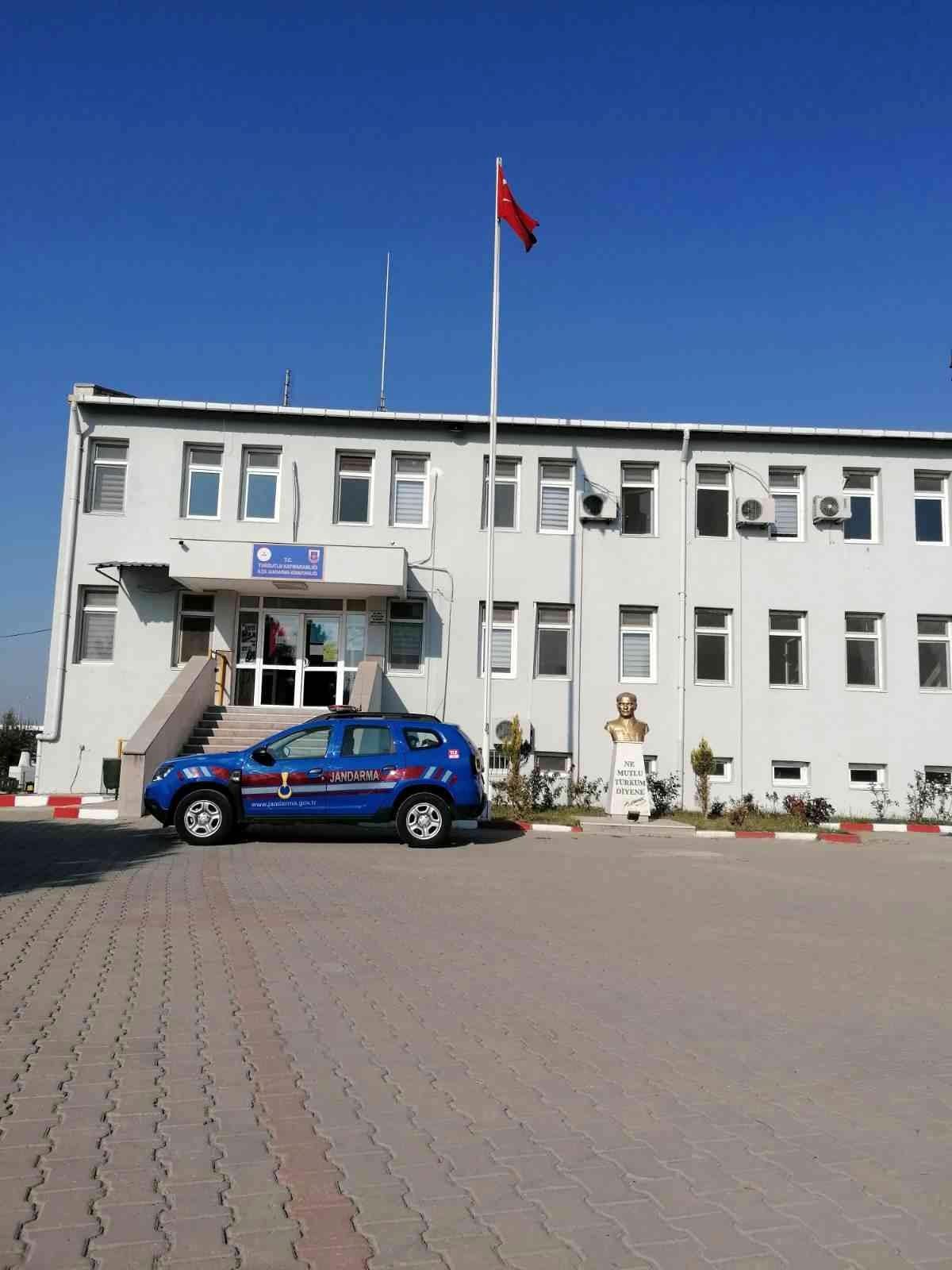 Turgutlu\'da jandarma aranan 64 şüpheliyi yakaladı