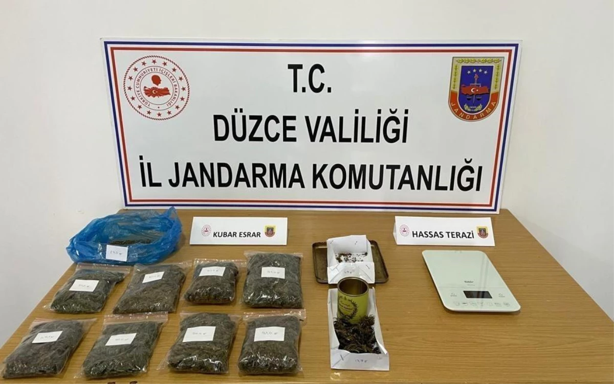 Uyuşturucu taciri paketlediği uyuşturucularla birlikte yakalandı