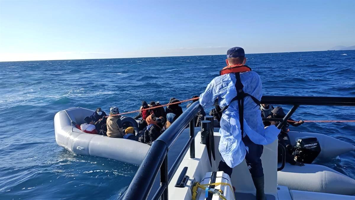 Yunanistan\'ın ölüme ittiği 52 göçmen kurtarıldı