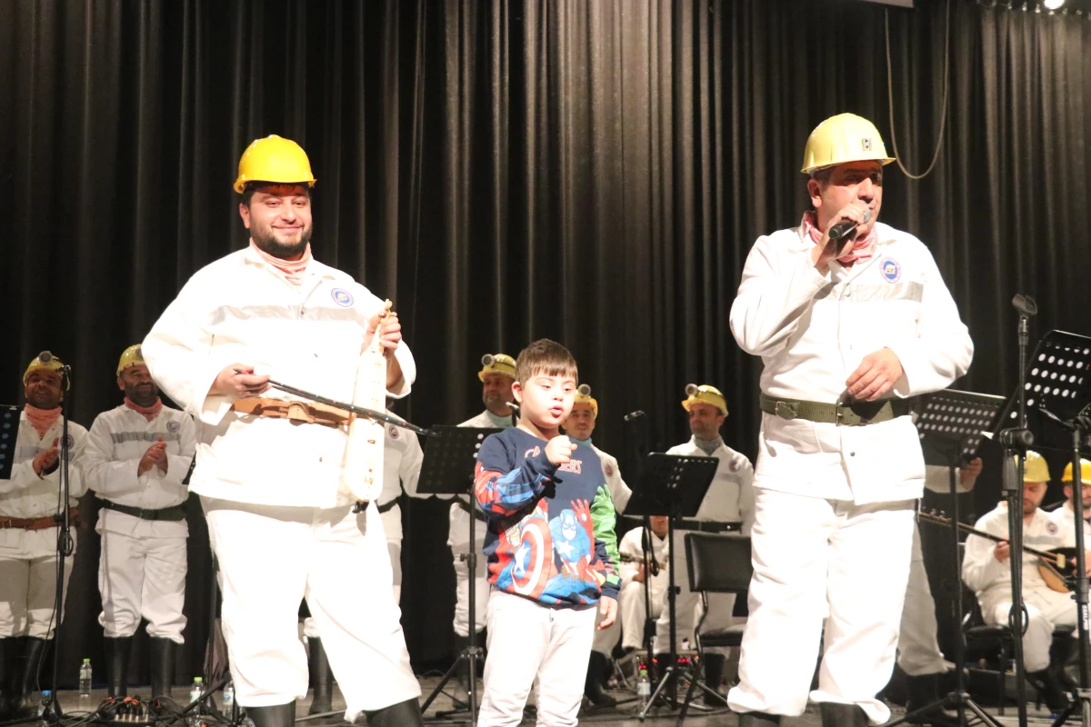 Zonguldak\'ta madencilerden "4 Aralık Dünya Madenciler Günü"ne özel konser