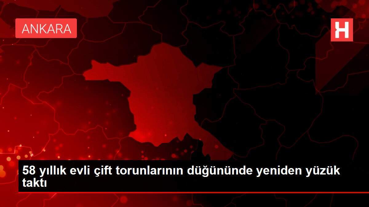 58 yıllık evli çift torunlarının düğününde yeniden yüzük taktı