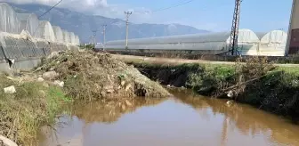 Antalya'nın Demre ilçesinde sağanak su baskınlarına neden oldu