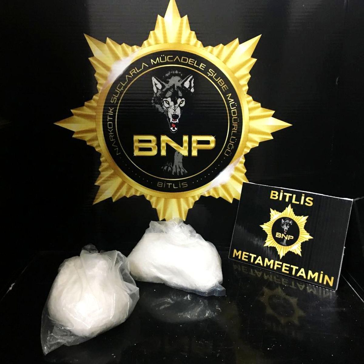 Bitlis\'te Durdurulan Araç İçerisinde 813 Gram Metamfetamin Ele Geçirildi