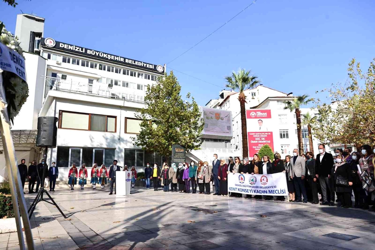 Büyükşehir Kadın Meclisi Ata\'nın huzurunda
