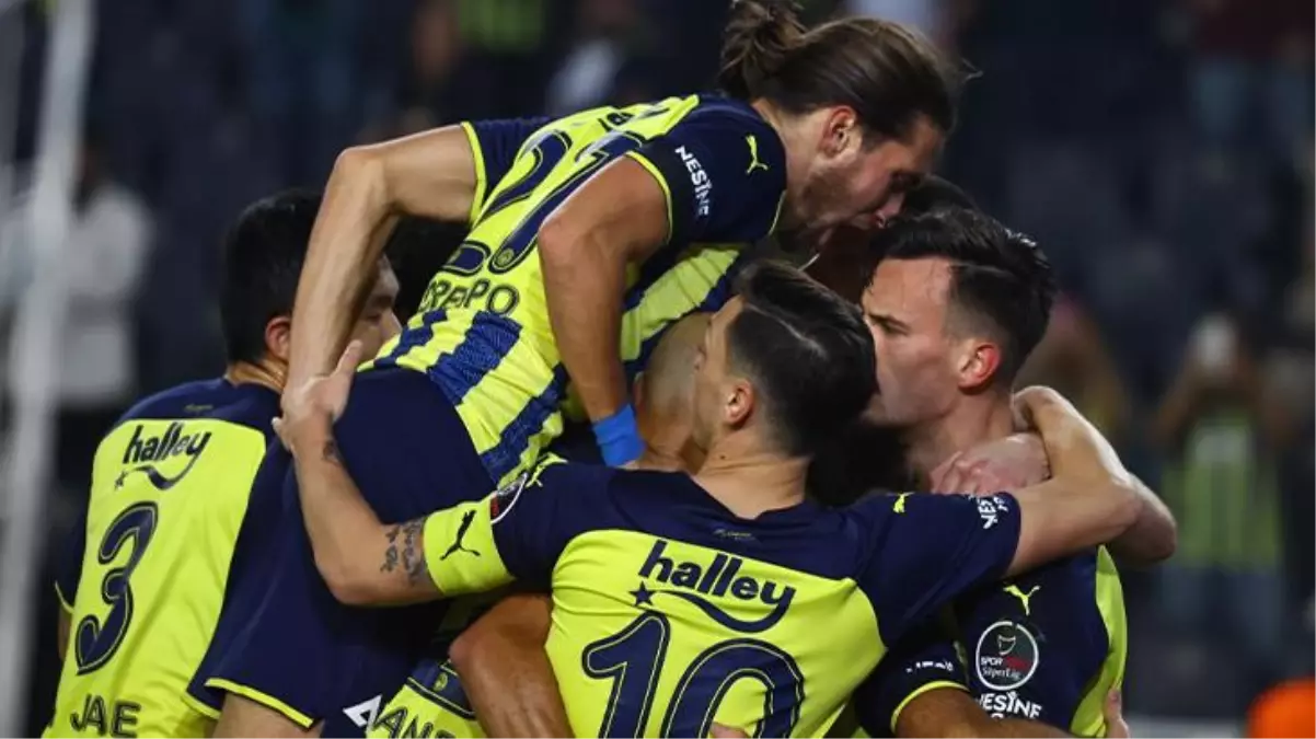 Çaykur Rizespor ağlarına 4 gol bırakan Fenerbahçe bu sezon bir ilke imza attı
