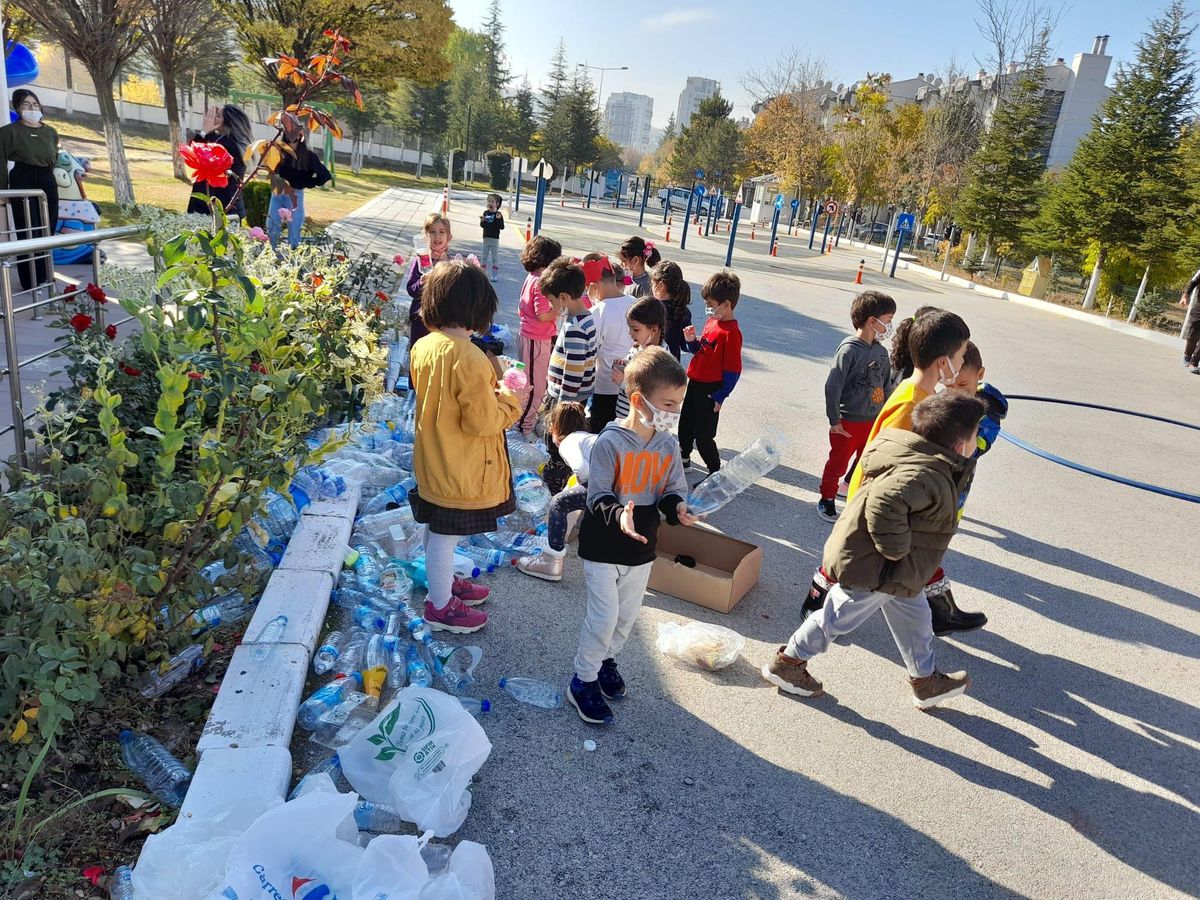 Çevreci minikler, Avrupalı akranlarıyla "Atığın Mucizesi" projesini yürüttü