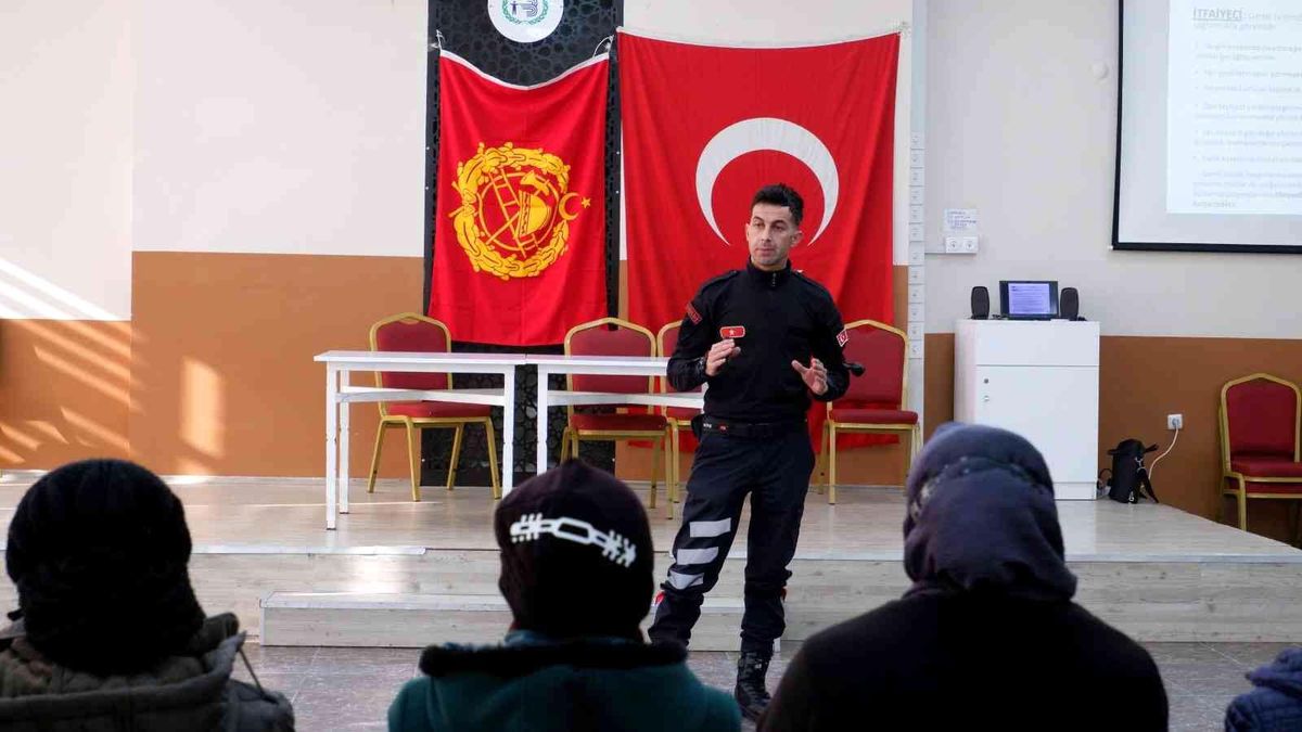 Son dakika haberleri... Ev hanımlarına itfaiyeden yangın eğitimi