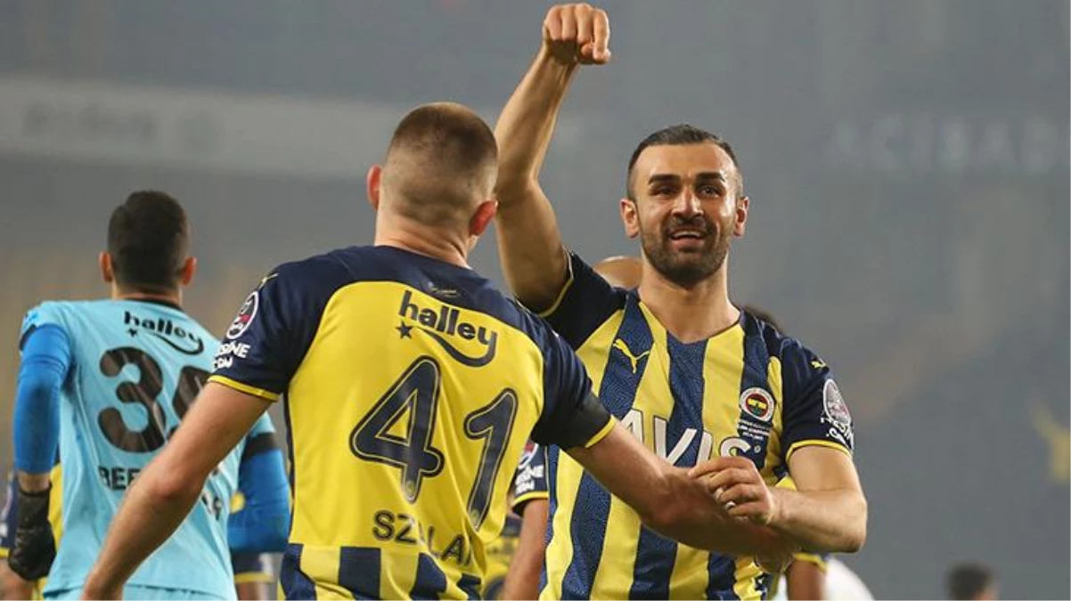 Milli futbolcunun hat-trick yaptığı maçta Fenerbahçe, Çaykur Rizespor\'u 4-0 yendi