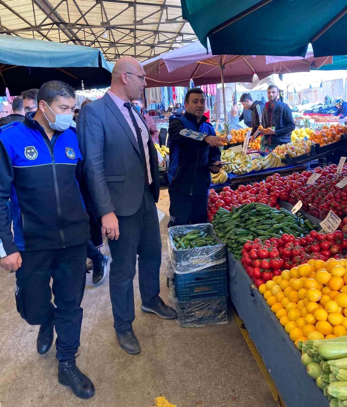 Manisa\'da pazaryerlerinde \'Yarım kilo\' denetimi