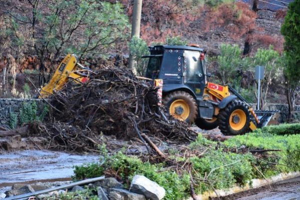 Son dakika haber... Marmaris'te selin zararı gün ağarınca ortaya çıktı