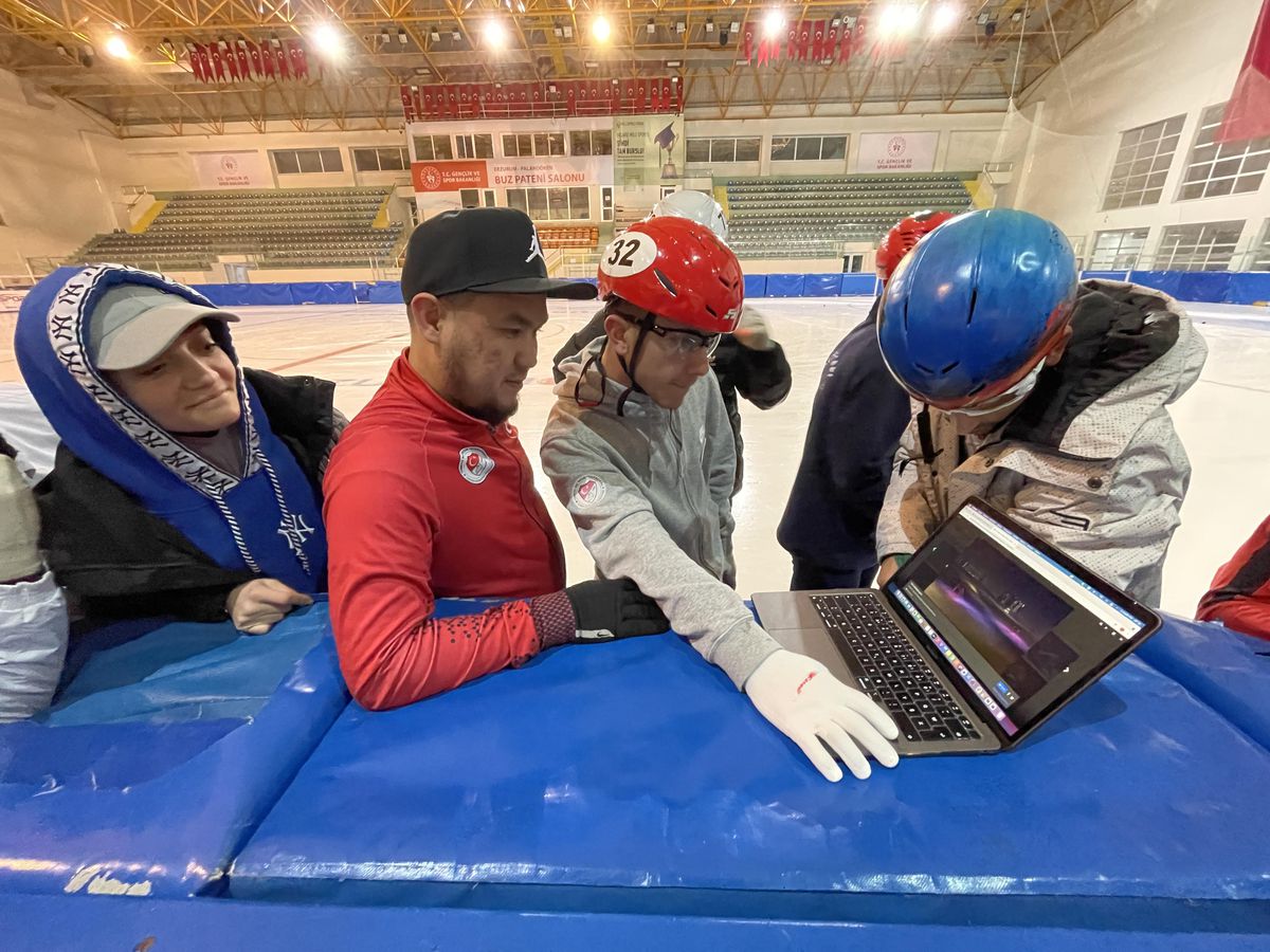 Short Track Milli Takımı sporcuları AA\'nın "Yılın Fotoğrafları" oylamasına katıldı
