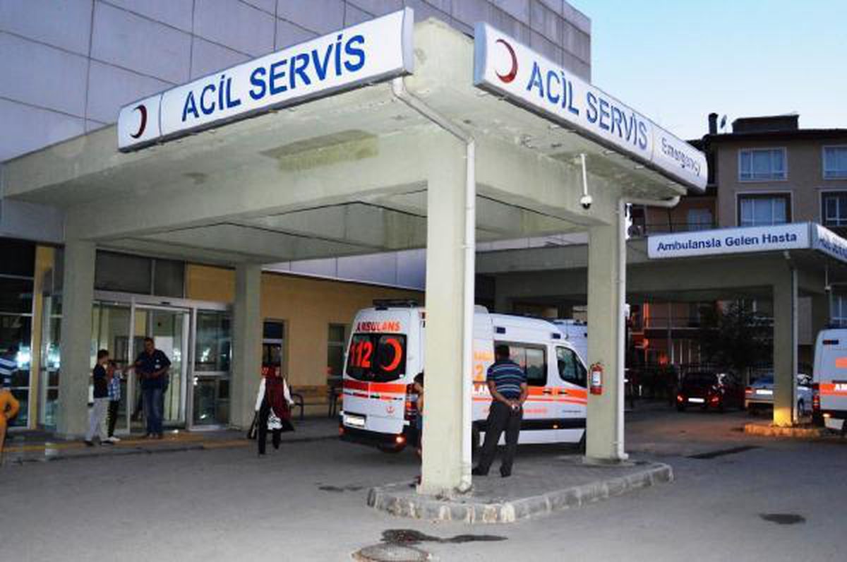 Tüfeğini temizlerken karısını vurdu