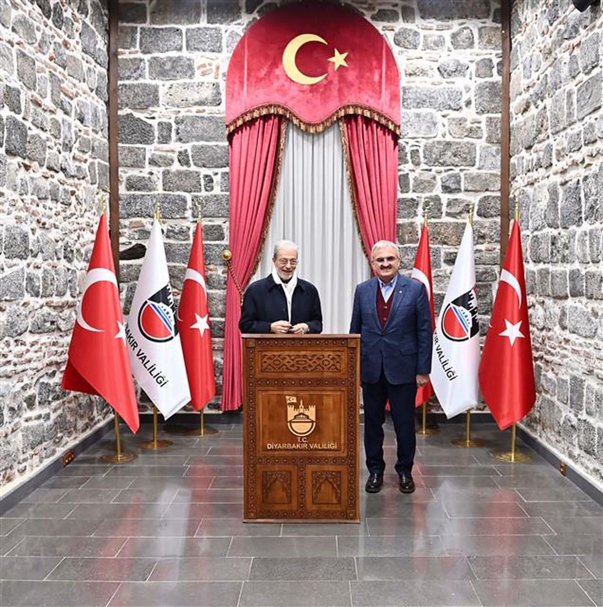 Türkiye Ermeni Katolikleri Ruhani Lideri Zekiyan\'dan Vali Karaloğlu\'na ziyaret