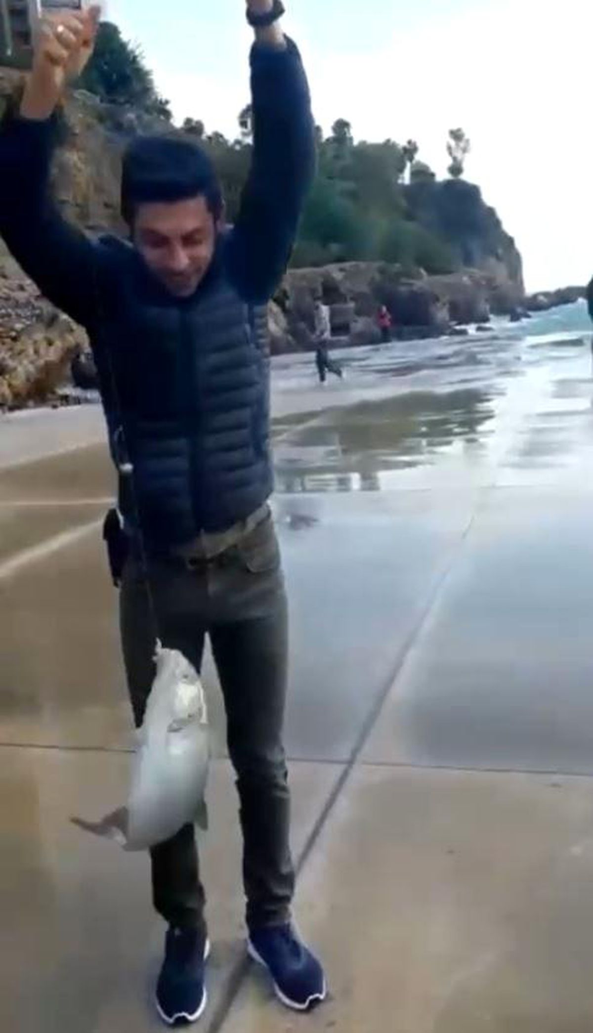 Antalya'da genç kızın Tral balığı sevinci: ' İnanmıyorum, kocaman balık tuttuk'