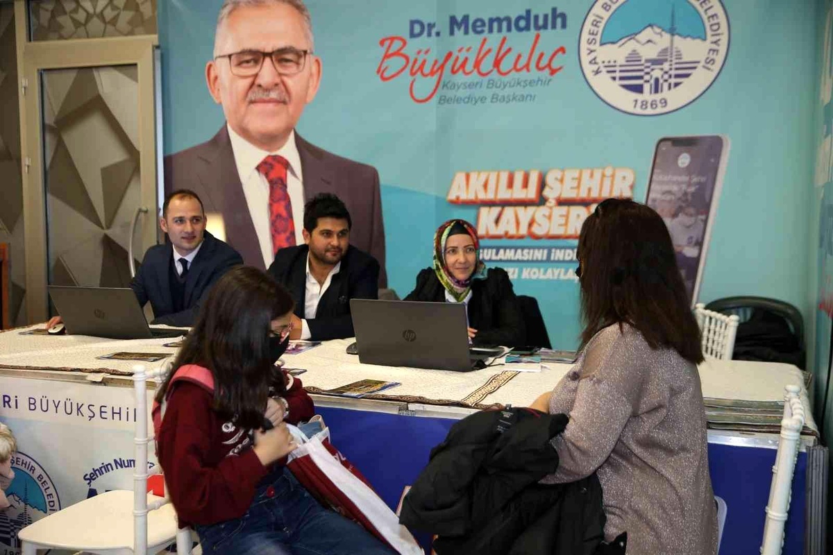 Büyükşehir ALO 153 ve Beyaz Masa 4. Kayseri Kitap Fuarı\'nda