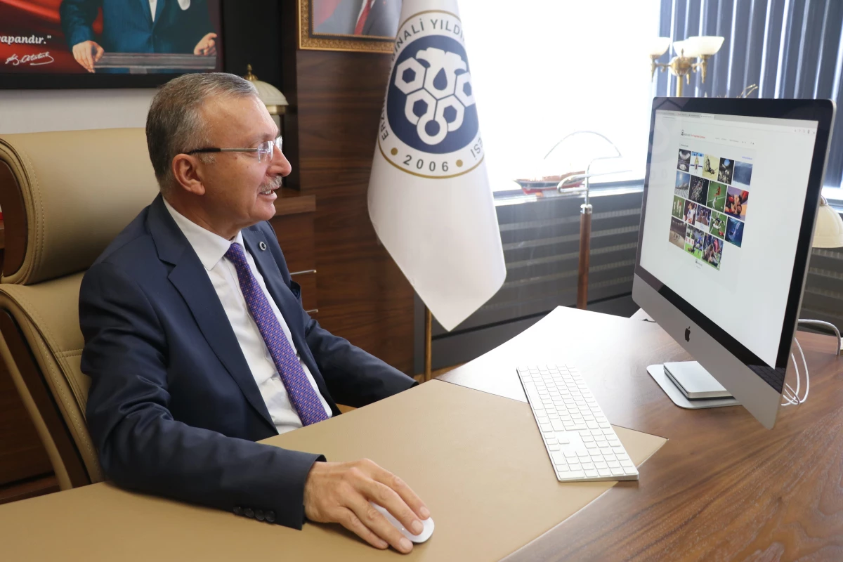 EBYÜ Rektörü Prof. Dr. Akın Levent AA\'nın "Yılın Fotoğrafları" oylamasına katıldı