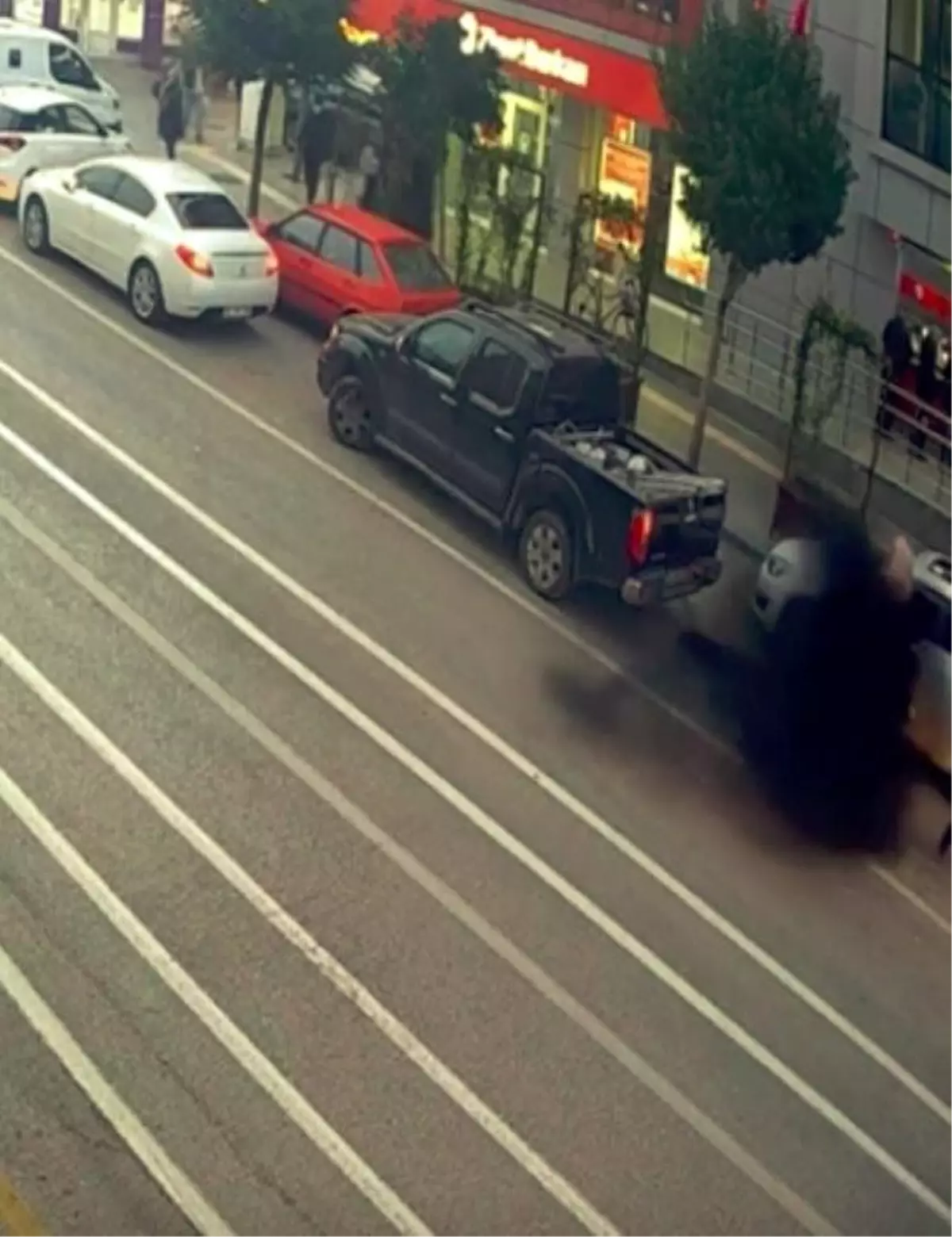 Egzozdan çıkan siyah dumanla görünmez oldular... O anlar böyle görüntülendi