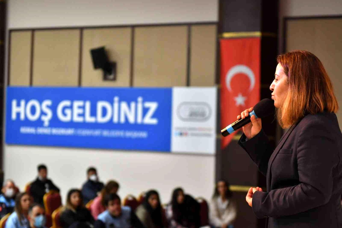 Esenyurt Belediyesi\'nden hizmet içi eğitim