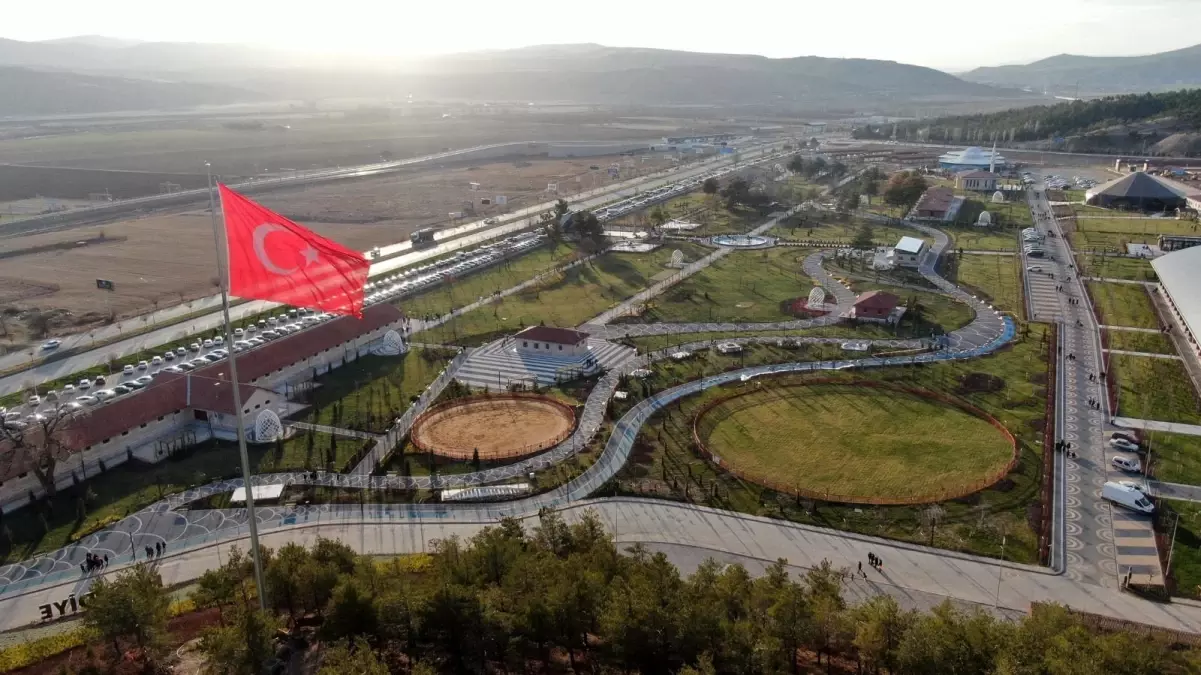 Eşi benzeri yok ziyaretçi akınına uğruyor