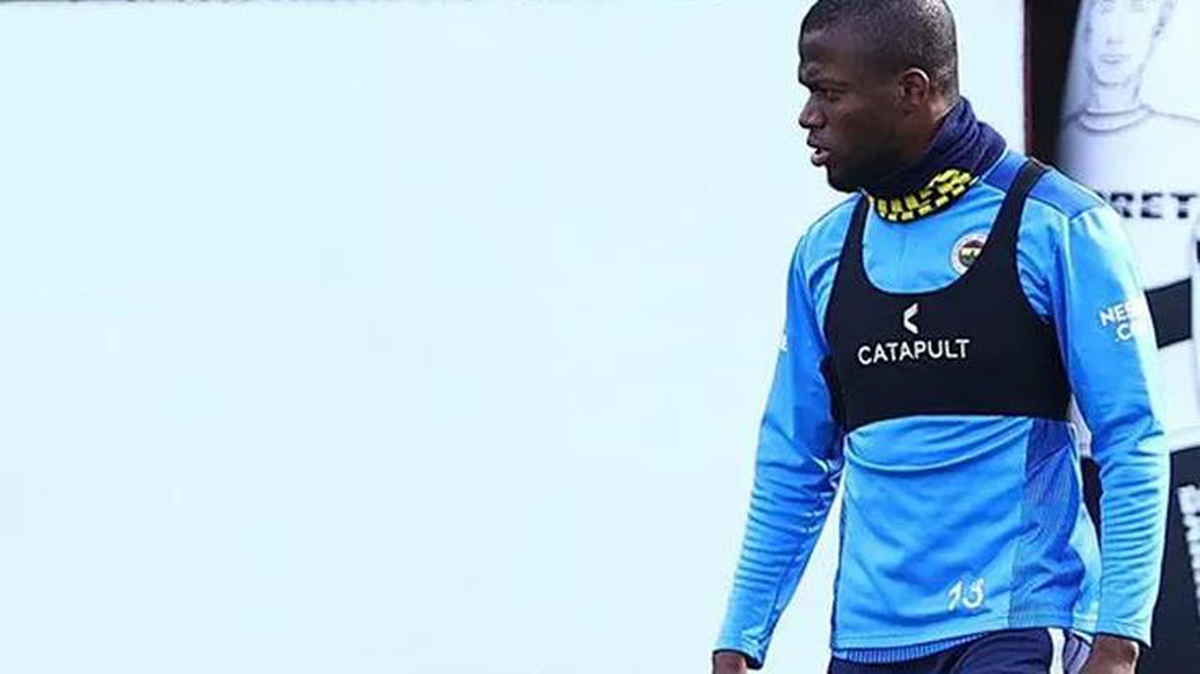 Valencia dönüyor! Fenerbahçe\'ye derbi öncesi iyi haber!
