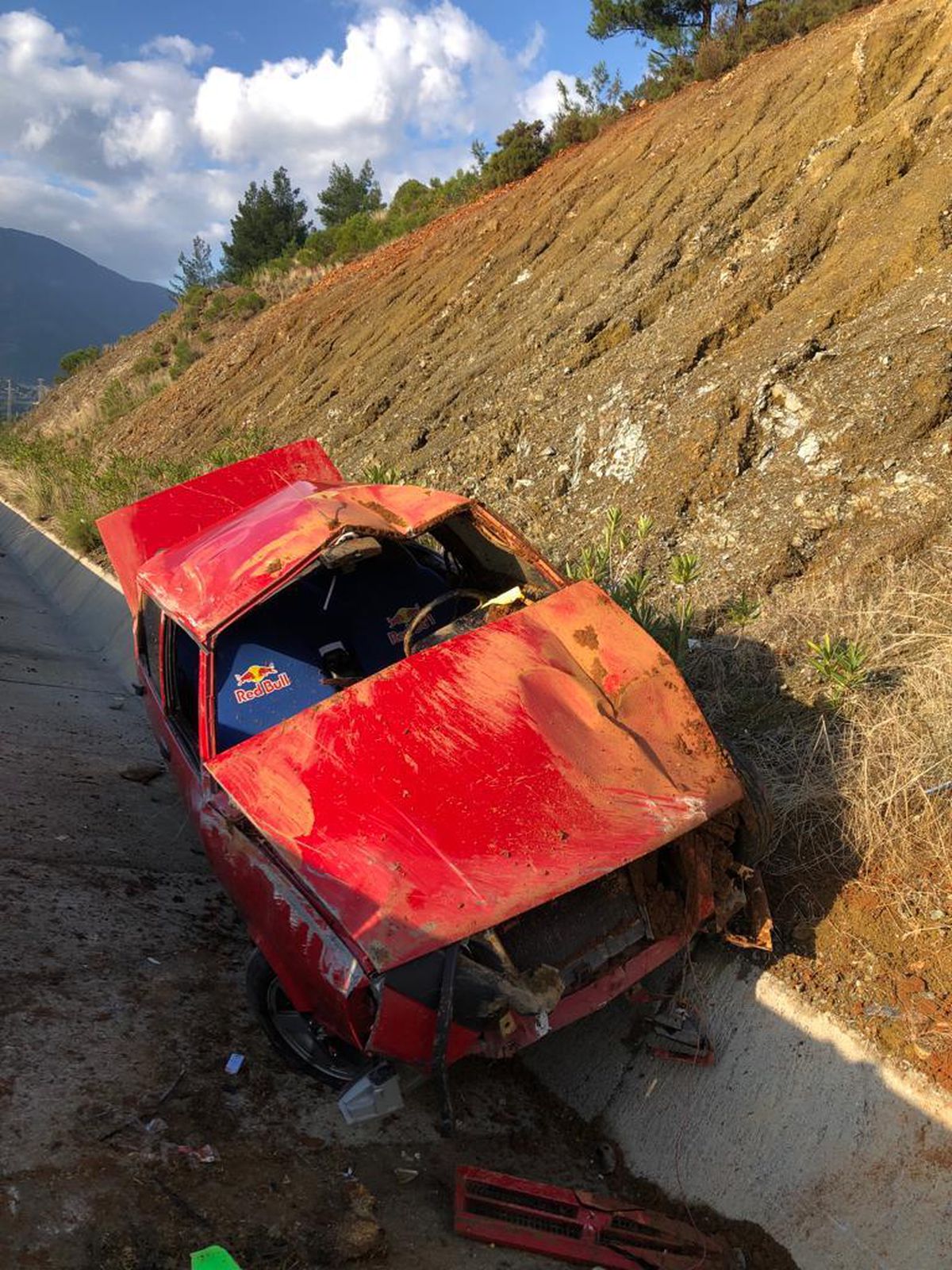 Fethiye\'de devrilen otomobilin sürücüsü yaralandı