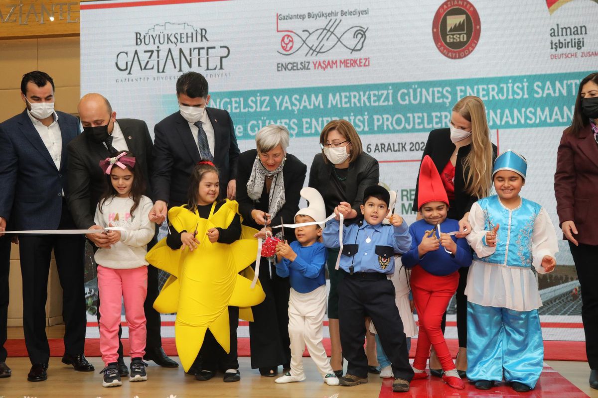 Gaziantep\'te\'ki Engelsiz Yaşam Merkezi elektriğini güneş enerjisinden alacak