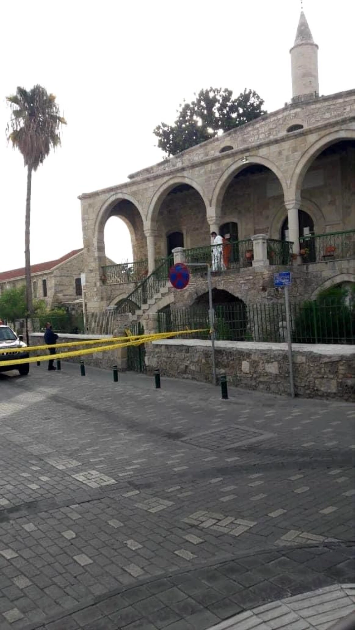 GKRY\'de tarihi Larnaka Büyük Camisi\'ne çirkin saldırı