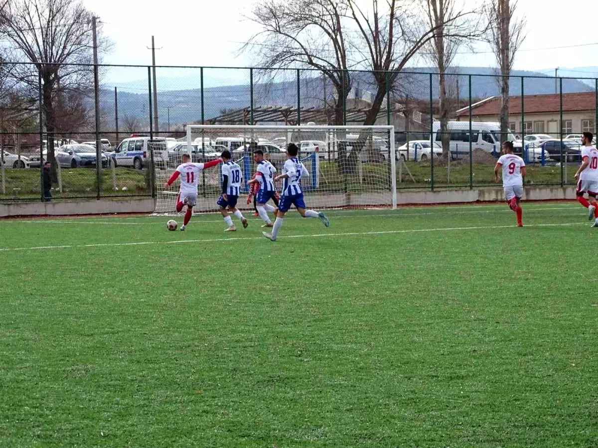 Hisarcık Belediyespor Süper Amatör Lig\'de liderliği evinde bıraktı