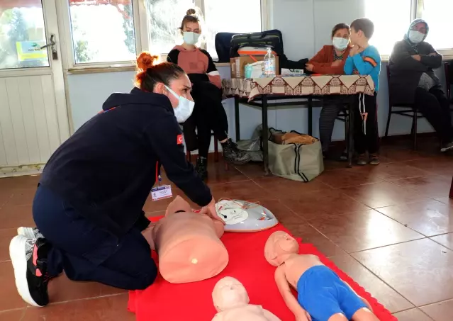  İlk yardım melekleri köylerde acil yardımı anlatıyor