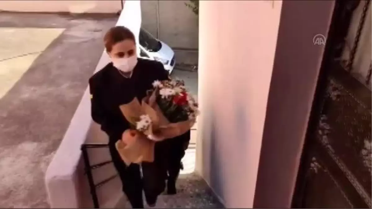 Son dakika... Jandarma ekipleri, 108 yaşındaki kadını ziyaret etti