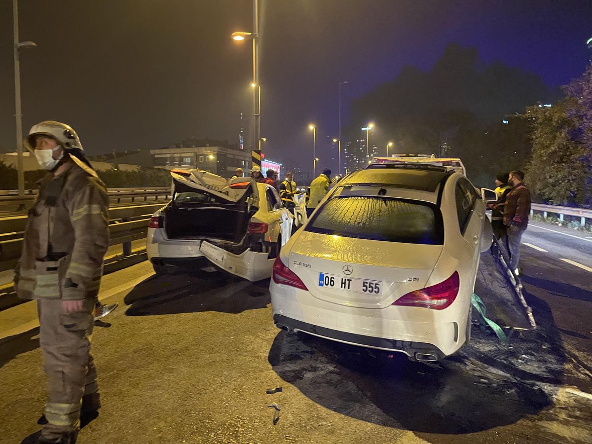 Son dakika haberleri! Kadıköy\'deki trafik kazasında 2 kişi yaralandı