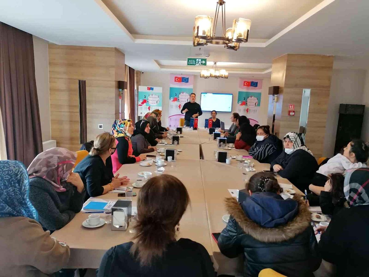 Kadınlara çeşitli alanlarda eğitim veriliyor