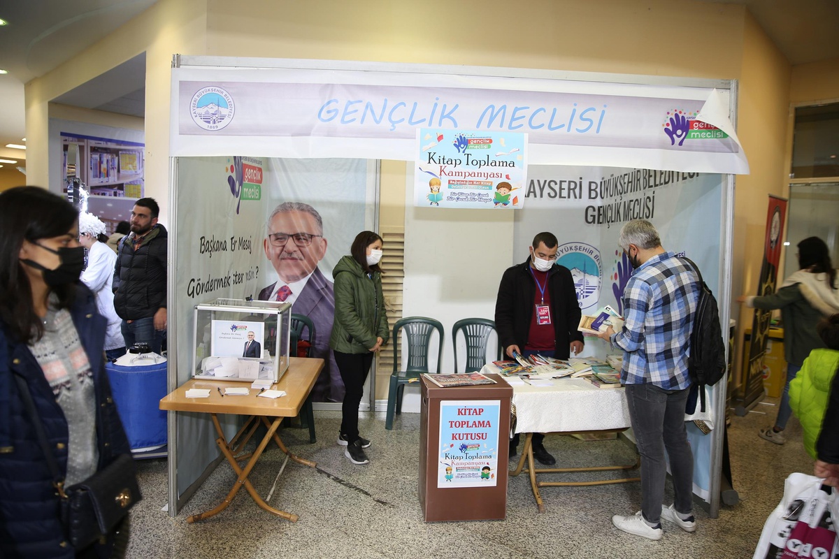 Kayseri\'de fuarda toplanan kitaplar köy okullarına gönderilecek