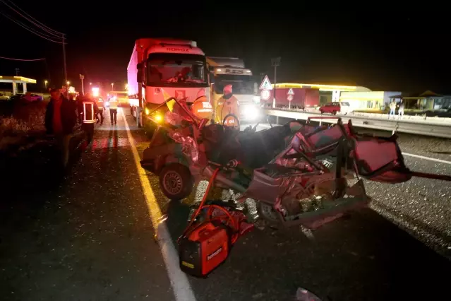 son dakika trafik kazasinda kari koca yasamini yitirdi cocuklari yaralandi son dakika