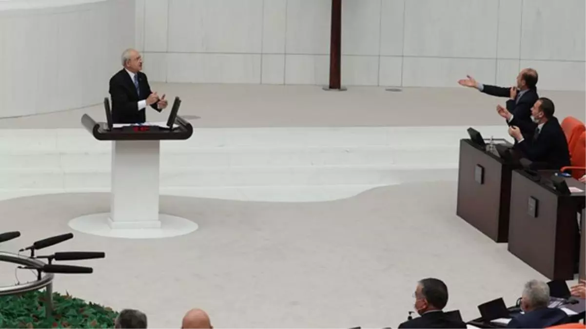Kılıçdaroğlu\'nun Meclis\'teki el hareketine tepkiler çığ gibi büyüyor