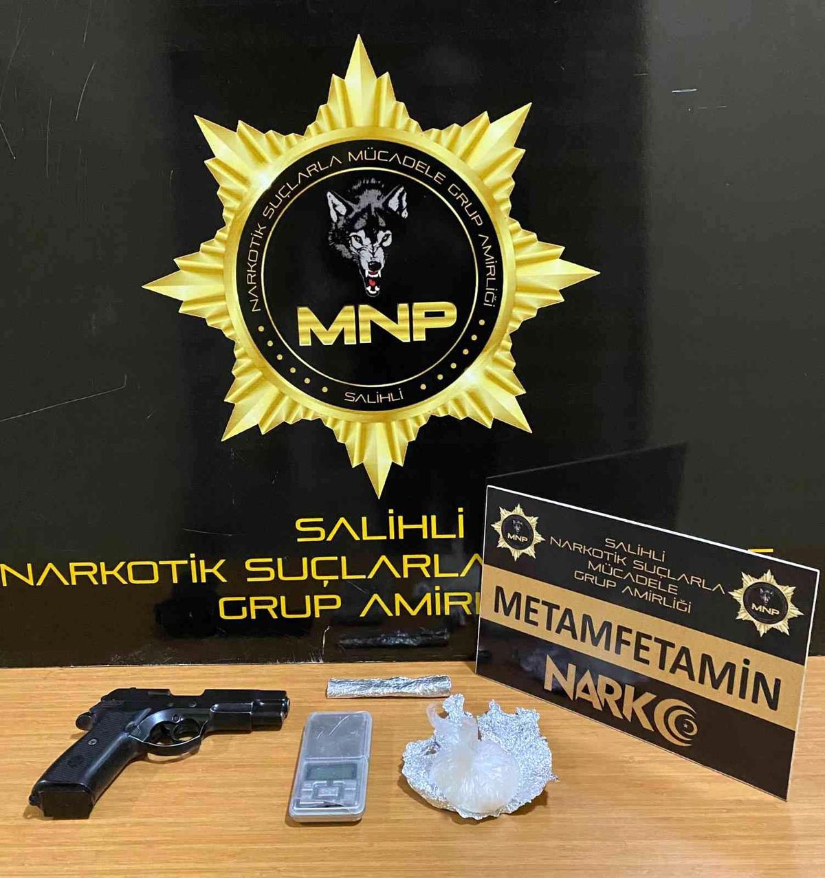 Manisa\'da şüpheli şahıslardan metamfetamin çıktı