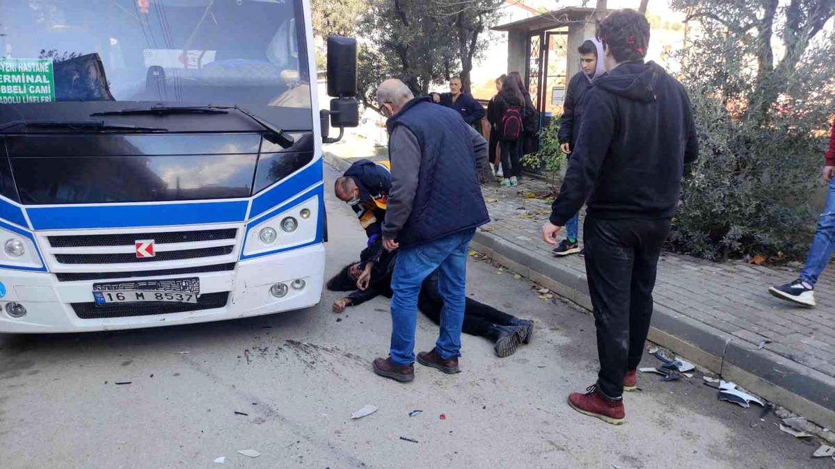 Motosikletli gençler ölümden döndü