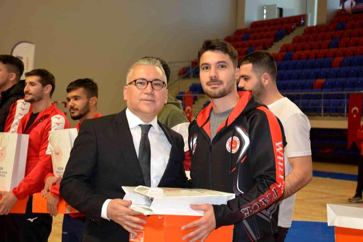 Niğde\'de başarılı sporcular ödüllendirildi