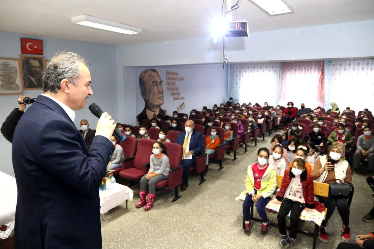 Öğrencilere çevre yönetimi semineri verildi