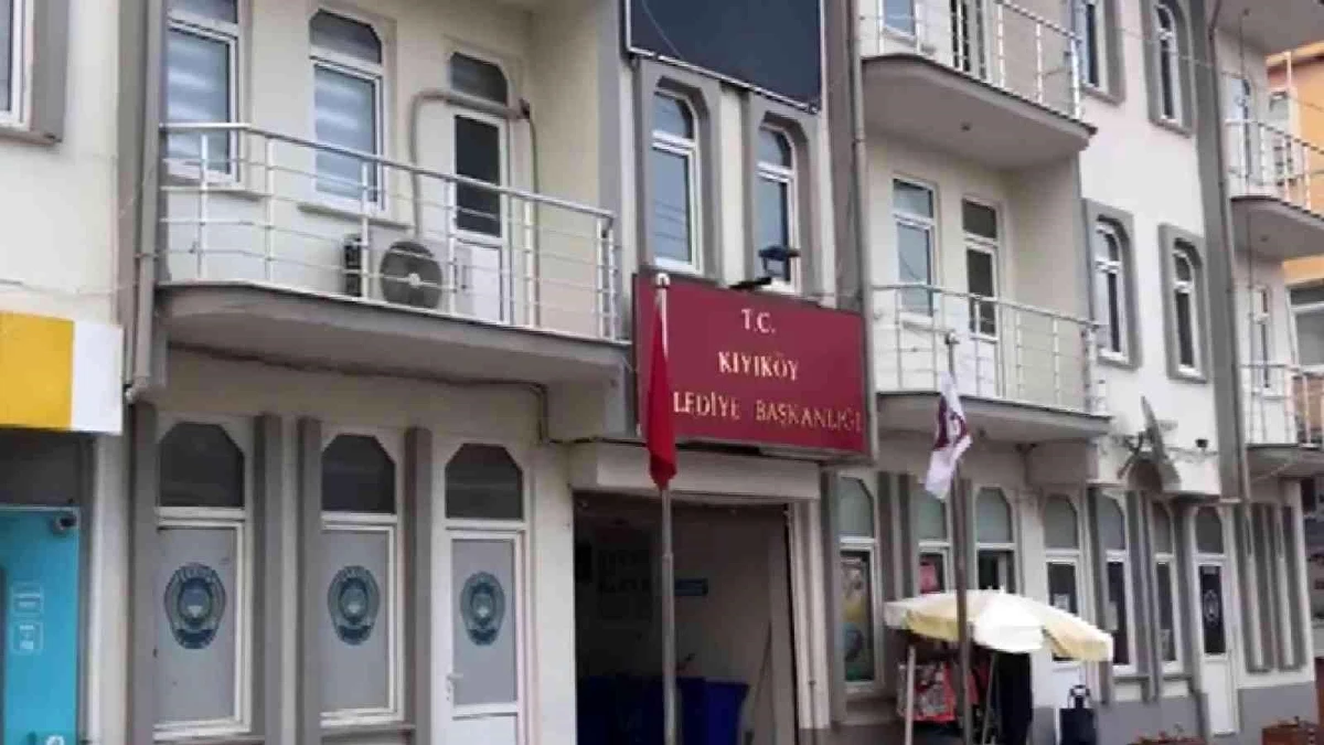 KIRKLARELİ - Görevden uzaklaştırılan Kıyıköy Belediye Başkanı Sevinç\'in yerine Yatkın seçildi