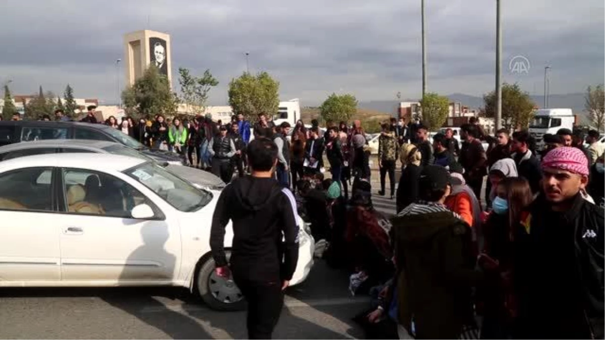SÜLEYMANİYE - Irak\'ın Süleymaniye kentindeki öğrenciler gösteri düzenledi