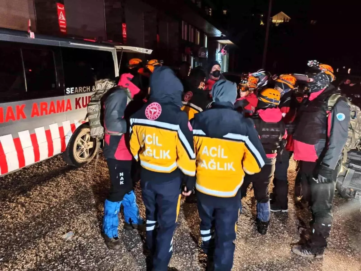 Uludağ\'da 8 saattir mahsur kalan 3 kişinin isimleri ve mahsur kalmadan önceki görüntüleri ortaya çıktı