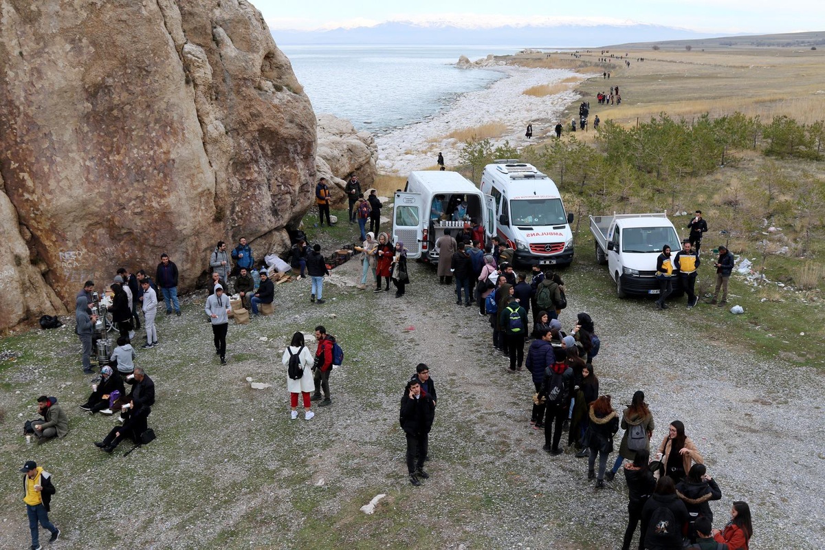 Van\'da doğa yürüyüşü etkinliği düzenledi