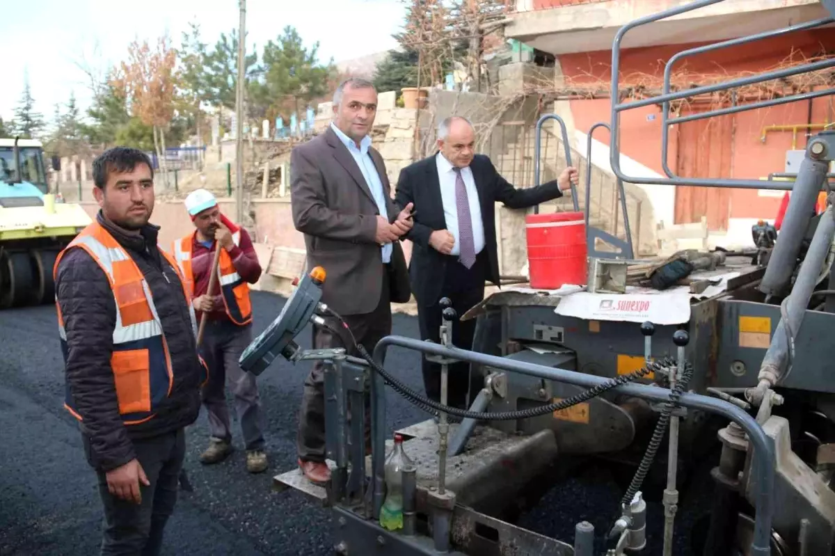 Yahyalı'da asfaltlama devam ediyor