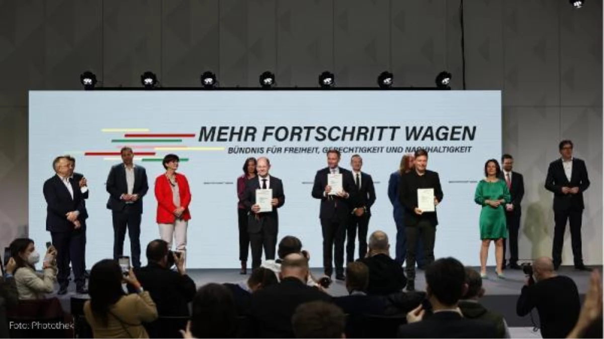 Almanya\'da hükümeti oluşturan koalisyon sözleşmesi imzalandı