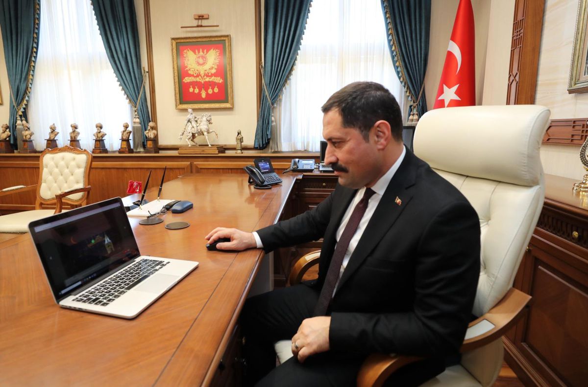 Amasya Valisi Masatlı, AA\'nın "Yılın Fotoğrafları" oylamasına katıldı