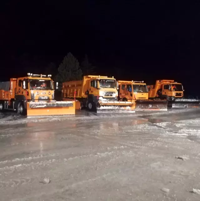 Antalya beyaza büründü! Kar seviyesi şimdiden 15 santimetreye kadar ulaştı