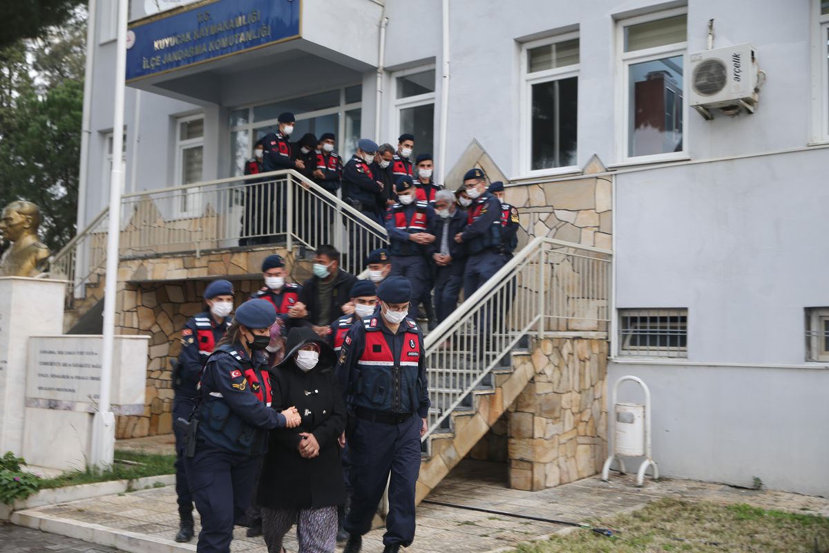 Aydın\'da küçükbaş hayvan hırsızlığı operasyonunda gözaltına alınan 6 kişi tutuklandı