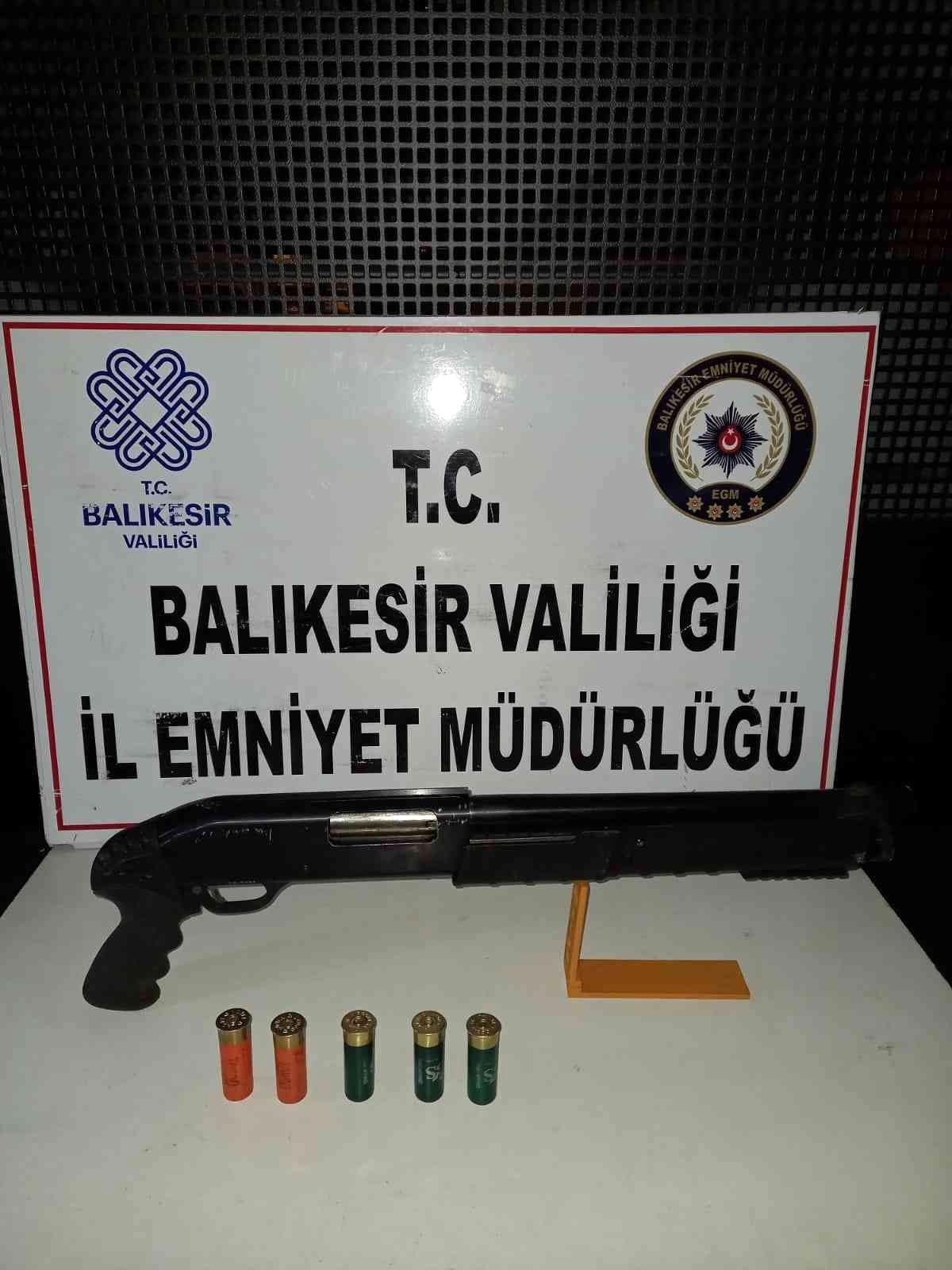 Son dakika! Balıkesir\'de polisten 24 şahsa gözaltı