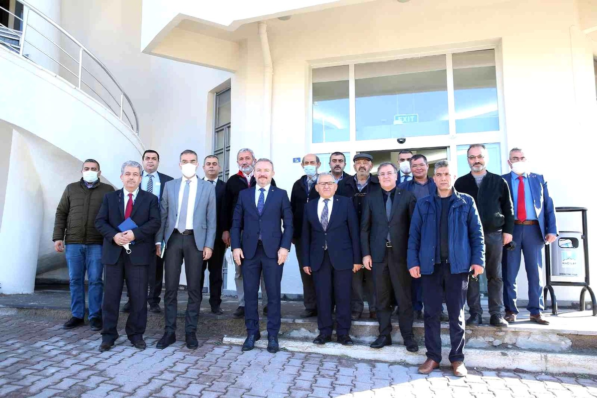 Büyükkılıç, Hacılar\'da muhtarlarla buluştu
